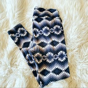 Lularoe Black and White geometric leggings